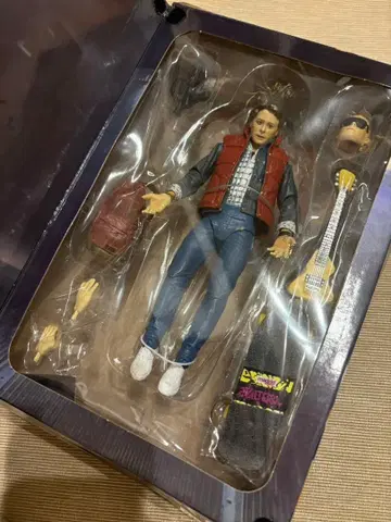 사이토님 백투더퓨처 마티 맥플라이 피규어 NECA