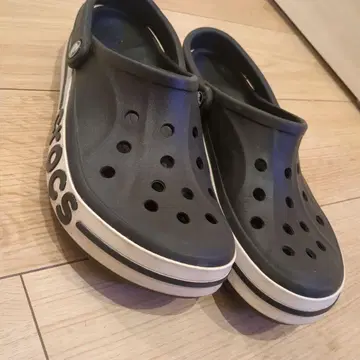 crocs 블랙 클로그 샌들