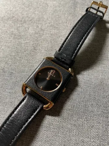 FURLA 블랙 가죽 스퀘어형 시계