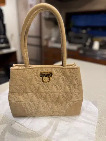 베이지 스웨이드 미니 토트백 퀼팅 WAKO