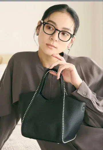 [새상품] 볼 체인 미니 토트백 - 2WAY BEAUTY&YOUTH