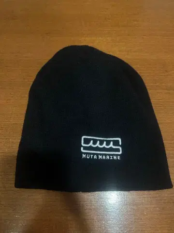 muta 무타 포인트 로고 니트 캡