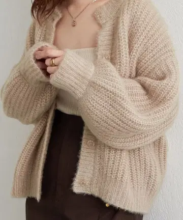 내추럴 꾸뛰르 클리어 버튼 퍼지 컬러 가디건