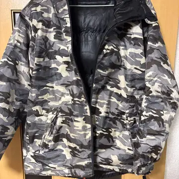 [새상품급] 카모 패턴 후드 부착 다운 자켓