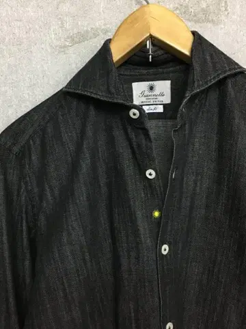 지아네트 새상품급 클리닝 완료 컷어웨이 데님 셔츠 블랙