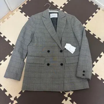 그레이 계열 체크 더블 브레스트 자켓 38/M