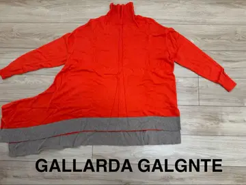 GALLARDA GALGANTE 비대칭 터틀넥 니트