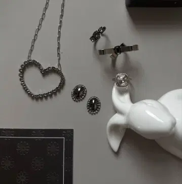 BLEU FUME 블루퓨메 / Black pierce