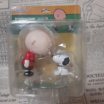 PEANUTS 찰리 브라운 스누피 피규어