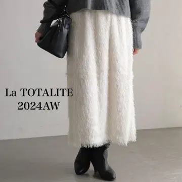 [새상품급] La TOTALITE 24AW 샤기 내로우 스커트 화이트