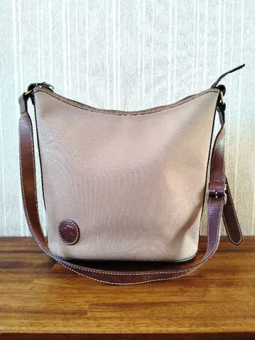 새상품급 HUNTING WORLD 헌팅월드 숄더백 카키