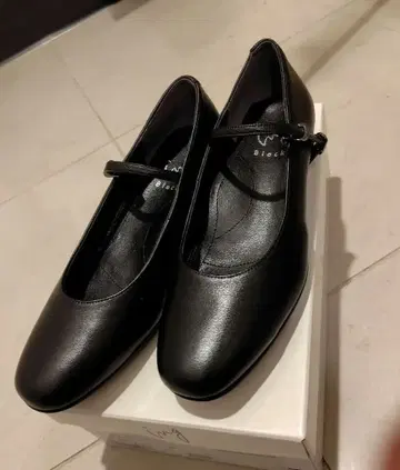 ing 블랙 스트랩 펌프스