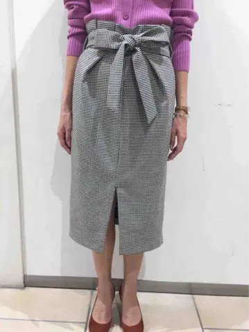 TIARA [ 멜로즈 ] 체크 무늬 타이트 스커트 리본 포함