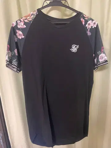 영국 브랜드 siksilk 래글런 T셔츠 (시크 실크)