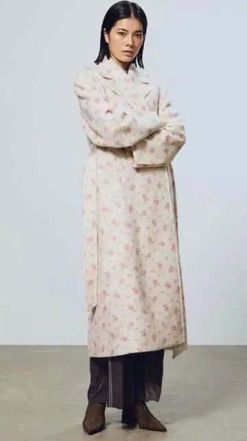 새상품 COEL 빈티지 플라워 가운 코트