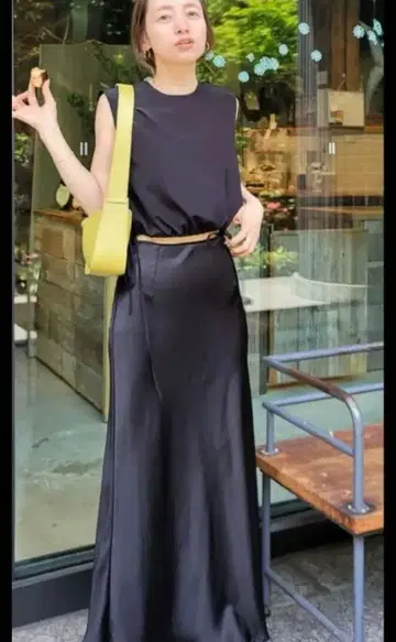 LILI MEEK 새틴 스커트 블랙