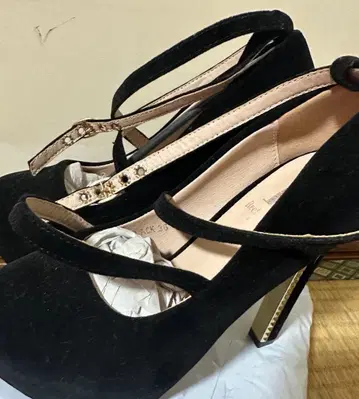 블랙 스웨이드 하이힐 36 사이즈 골드 악센트