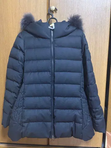 TATRAS 블랙 다운 자켓 후드 부착