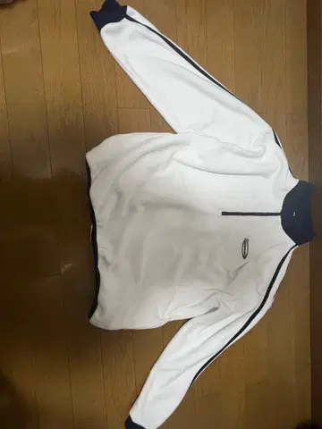 화이트 하프 지퍼 플리스 풀오버