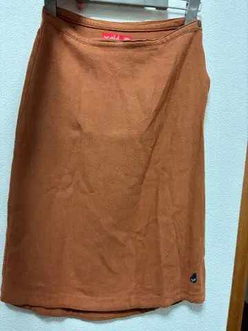 X-girl 타이트 스커트 백 포켓 부착