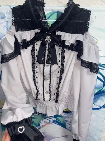 리즈리사 오픈 숄더 프릴 블라우스 핑크 블랙