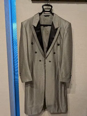 실버 더블 브레스트 롱 코트