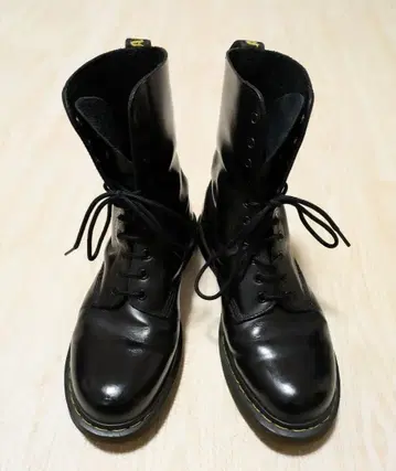 [ 새상품급 ] 닥터마틴 10홀