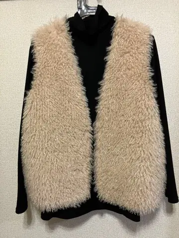 MAYSON GREY 핑크 베이지 에코 무스탕 퍼 리버서블 베스트