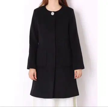 MIIA 비쥬 부착 노카라 코트