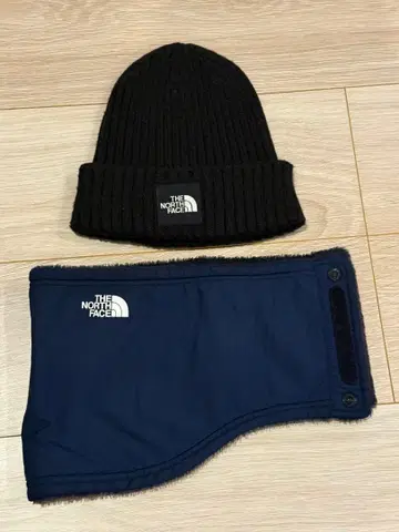 THE NORTH FACE 니트 모자 + 리버서블 넥워머 세트