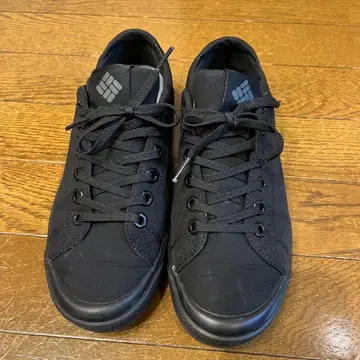 방수 블랙 스니커즈