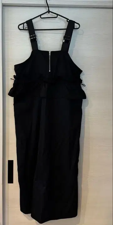 블랙 프릴 오버롤