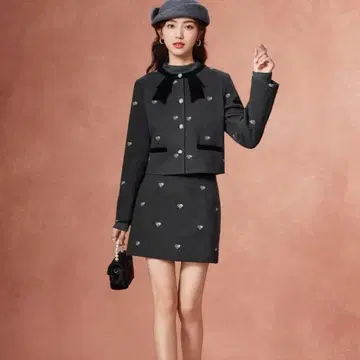 그레이 비쥬 버튼 부착 셋업