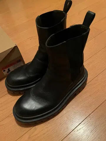 [새상품급] ZARA 가죽 사이드 고어 부츠 트랙 밑창 통굽 블랙 36