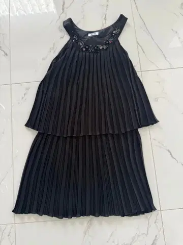 MOSCHINO 블랙 플리츠 슬리브리스 드레스 40