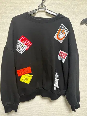 패치워크 디자인 블랙 맨투맨