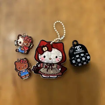 헬로키티 빨간 망토 아크릴 키링