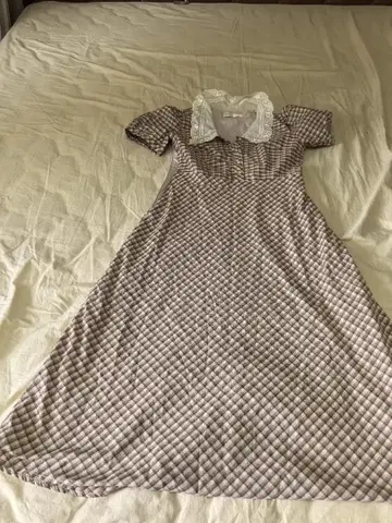 체크 무늬 카라 부착 반팔 원피스