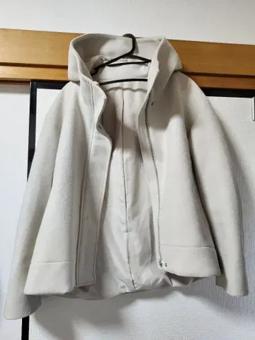 GU 코지 멜톤 숏 후디 코트