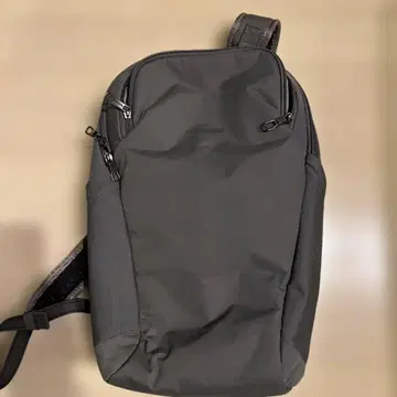 pacsafe 그레이 백팩 새상품급