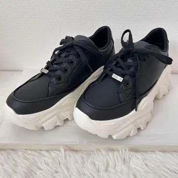 오리엔탈 트래픽 통굽 스니커즈 25cm