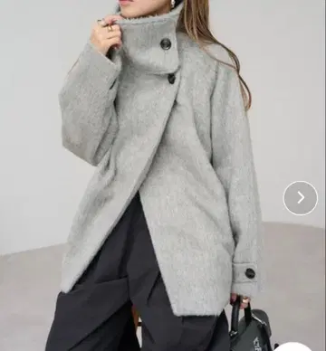 봉쥬르 사간 샤기 미들 기장 스탠드 카라 코트