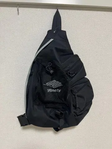 미사용 새상품 9090 삼각형 숄더백