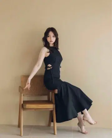 [새상품급] andmary 플루레트 리본 드레스 블랙 슬리브리스 원피스