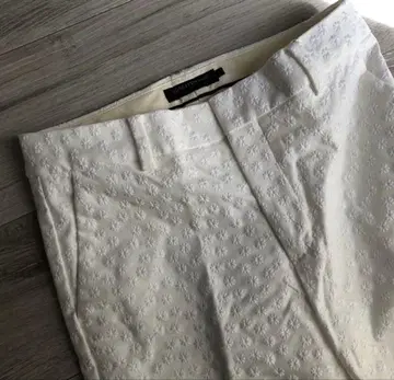 투모로우랜드 화이트 팬츠 새상품