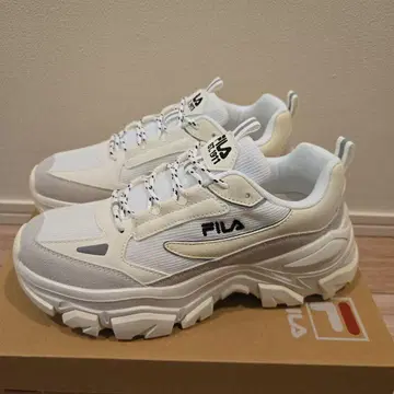 [ 새상품, 미사용 ] FILA 스니커즈 베이지/화이트/그레이 인피니토
