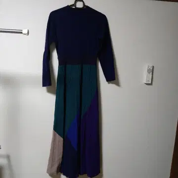 니트 롱 원피스 다색 사용 긴팔