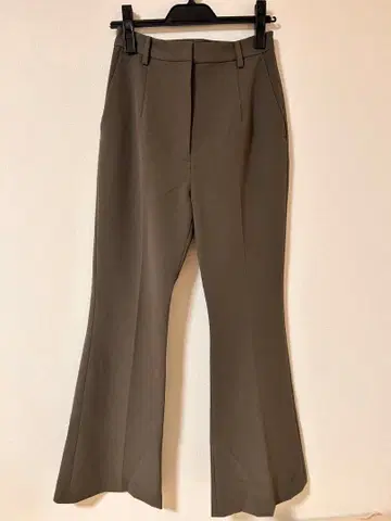 CLANE 올리브 그레이 플레어 팬츠