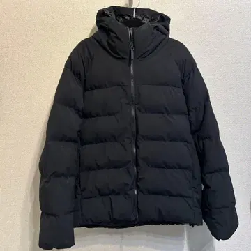 후드 부착 블랙 다운 자켓