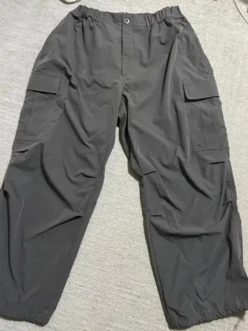 그레이 와이드 팬츠 사이드 포켓 포함